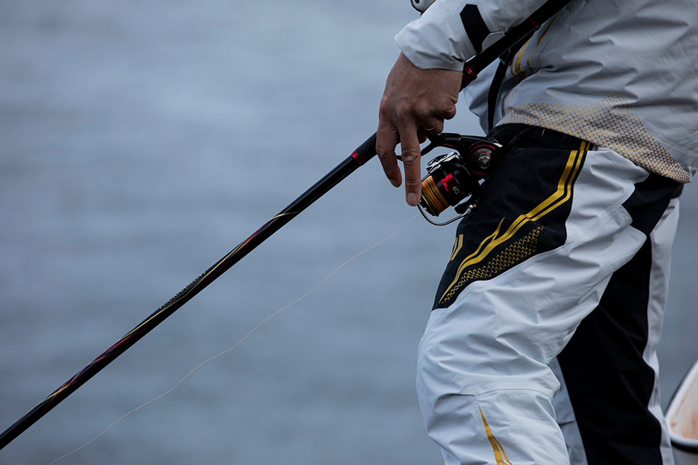 강함을 살리고, 가벼움과 속도를 단련하다.